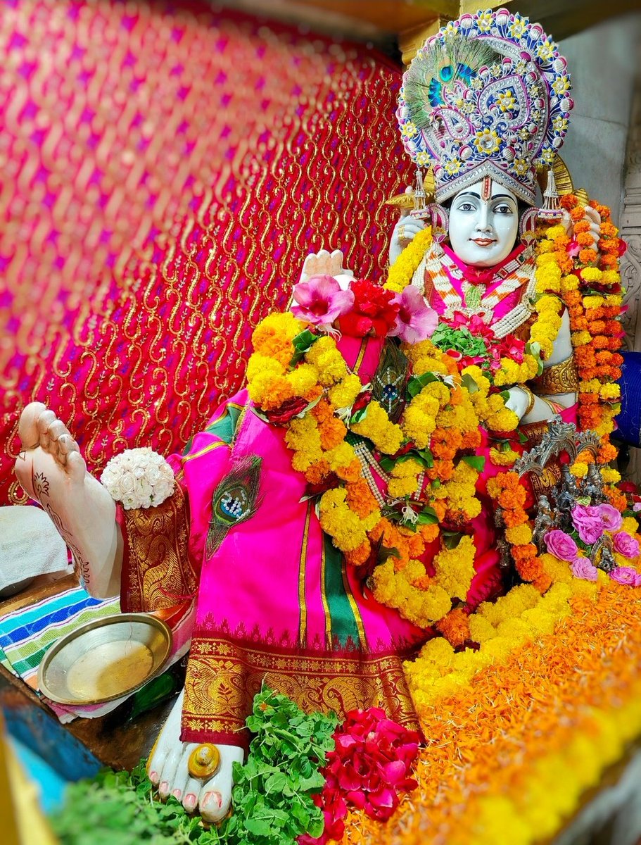 *श्री भालका तीर्थ (कृष्ण धाम), प्रभासक्षेत्र - गुजरात (सौराष्ट्र),*
दिनांकः 01ऑगस्ट 2025,श्रावण शुक्ल अष्टमी - शुक्रवार
*मध्याह्न शृंगार*