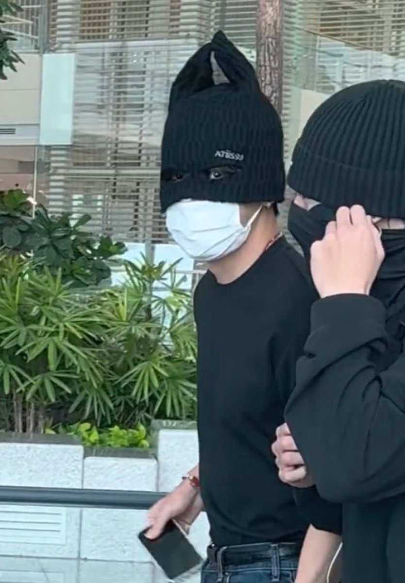 아니ㅆㅂ 눈마주쳤다고