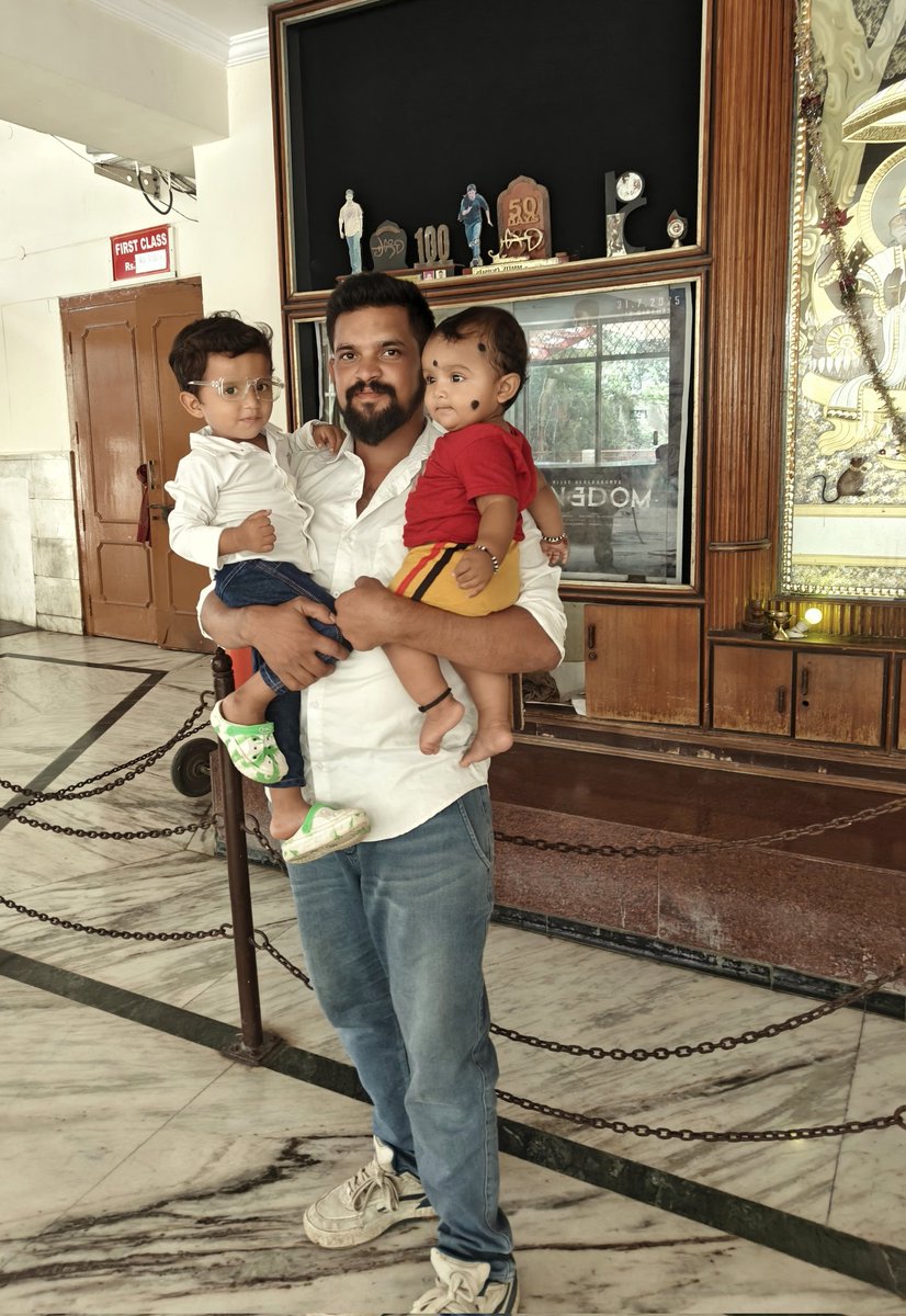 Mbramesh_4005's tweet image. Now Family Tho Show❤️

#KingDom #BlockBusterKingDom