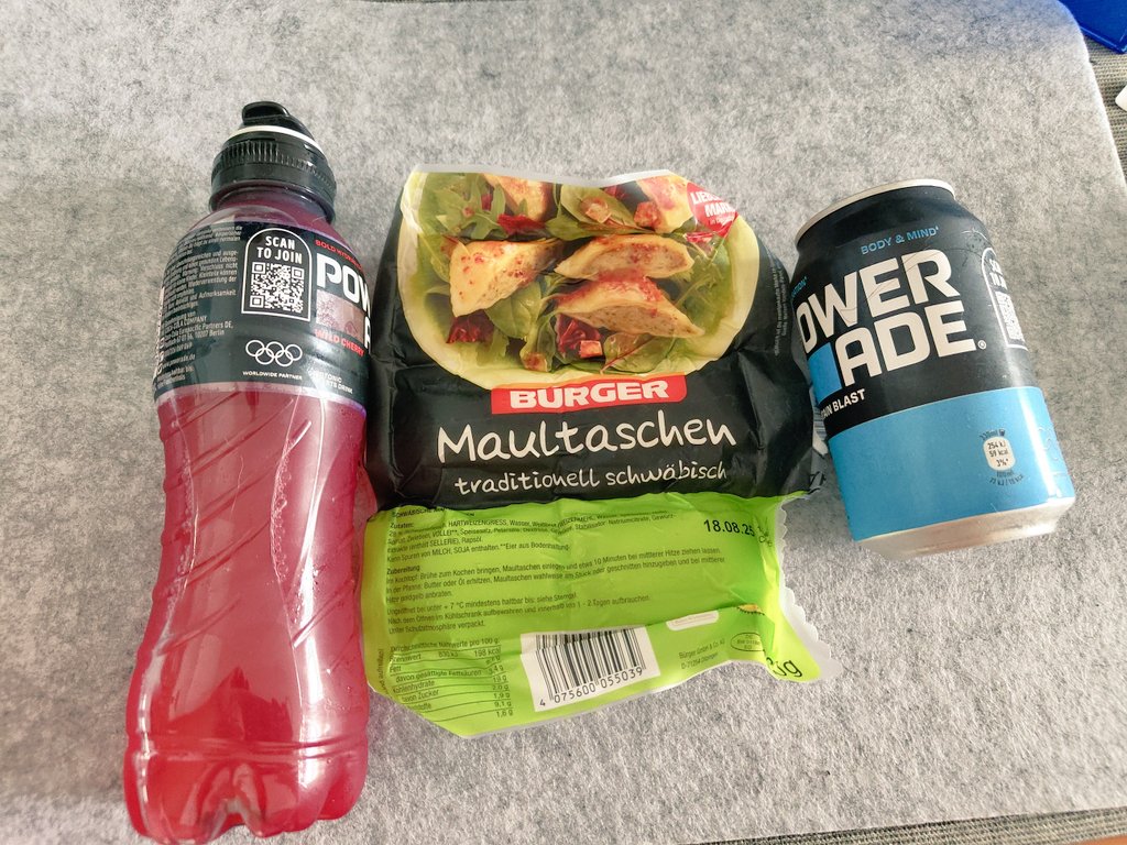 DLaproxima's tweet photo. Das perfekte Date?
Maultaschen, Powerade und @Mayahiee https://t.co/oa5Hf4p10v