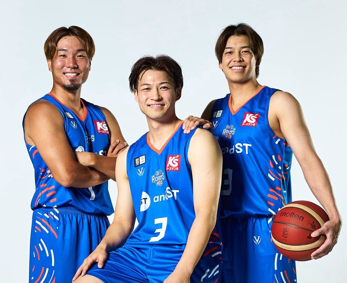 左から、 #小島元基 ☑自由人な長男、弟思い、アクティビティ #長谷川