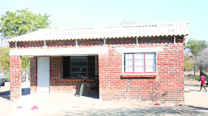 ZvikoJuma2303's tweet image. Heartwarming scenes in Binga! VP Kembo Mohadi officially handed over 37 houses in Nsungwale, bringing immense relief to families devastated by the 2020 floods. Five years later, new homes symbolize new hope and a fresh start for these resilient residents. #BuildingBackBetter