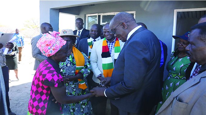 ZvikoJuma2303's tweet image. Heartwarming scenes in Binga! VP Kembo Mohadi officially handed over 37 houses in Nsungwale, bringing immense relief to families devastated by the 2020 floods. Five years later, new homes symbolize new hope and a fresh start for these resilient residents. #BuildingBackBetter
