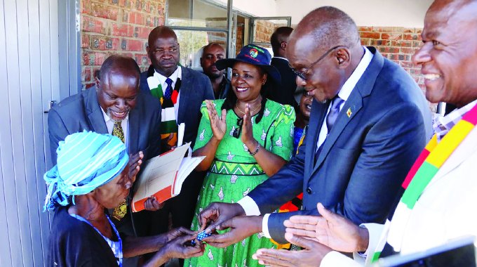 ZvikoJuma2303's tweet image. Heartwarming scenes in Binga! VP Kembo Mohadi officially handed over 37 houses in Nsungwale, bringing immense relief to families devastated by the 2020 floods. Five years later, new homes symbolize new hope and a fresh start for these resilient residents. #BuildingBackBetter