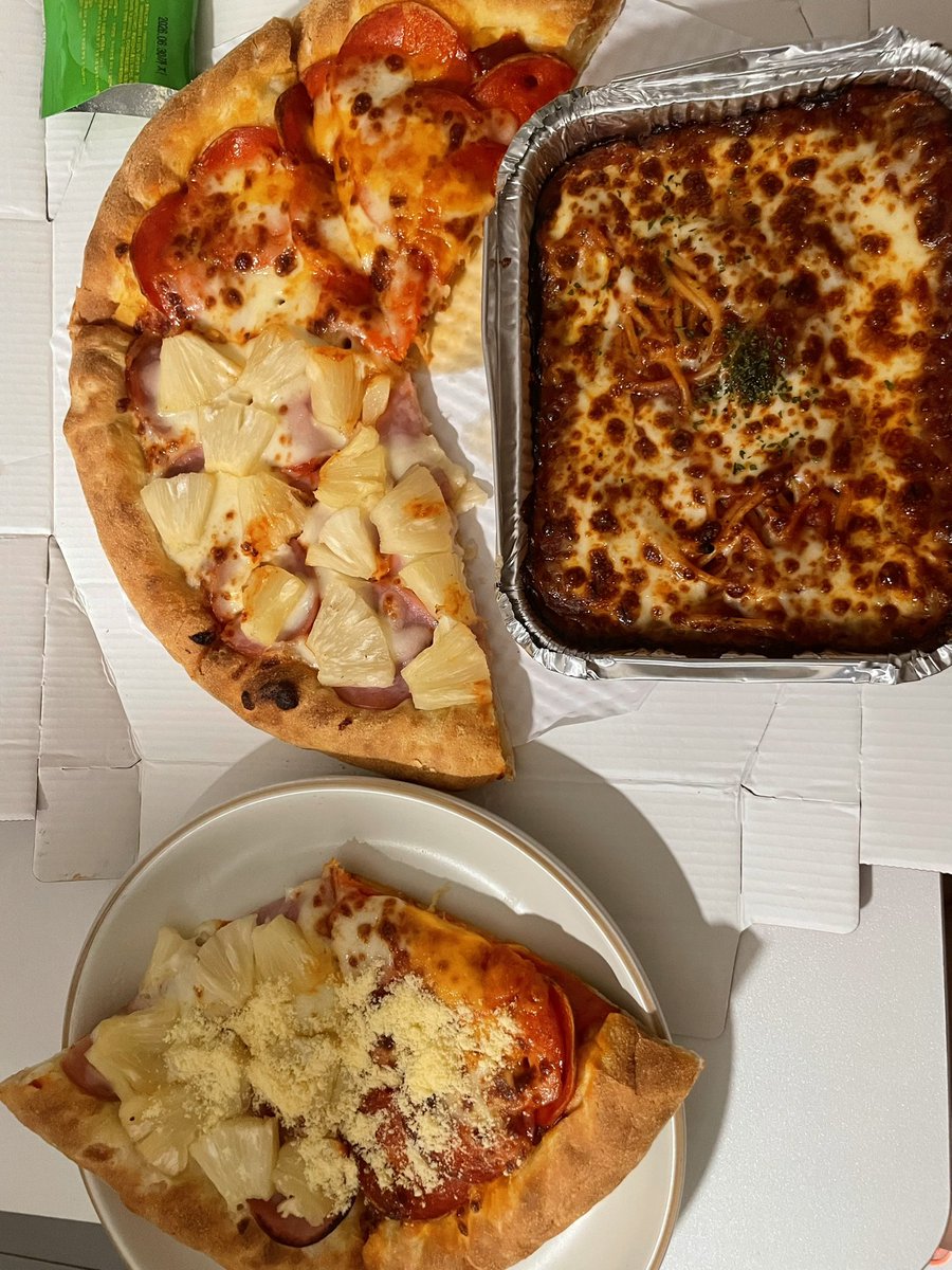 다이어트 한다해놓고 섹시푸드
먹어버롰다…..
피자에 파인애플이
너무 가득해…(7000원 할인의 행복)