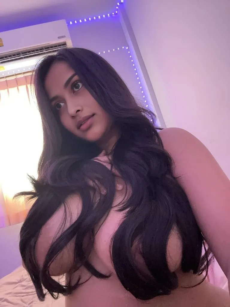ویسے سچ سچ بتانا مجھے دیکھ کر دل تو کرتا ہے نا یہ مل جائے تو بات بن جائے😜🤚🏻