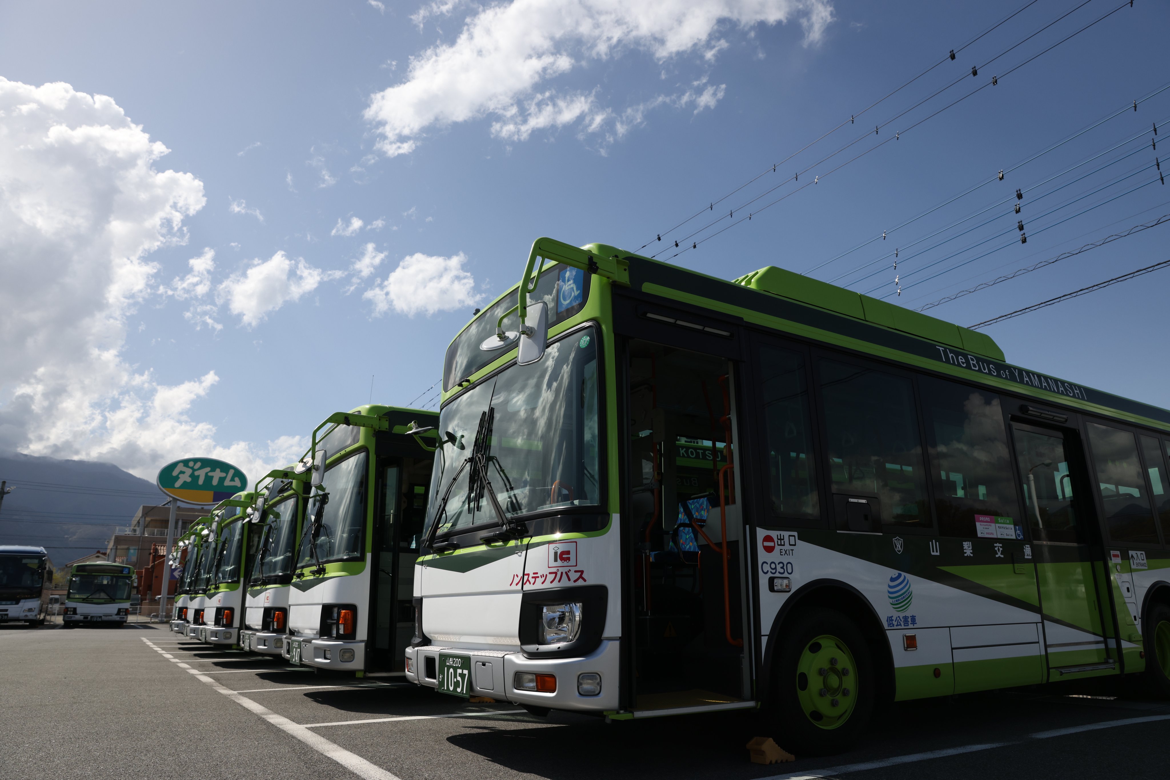 山梨交通 バス 待合室 看板 甲府地方裁判所 コレクション 山梨交通「甲府地方裁判所」バス停留所／ホームメイト