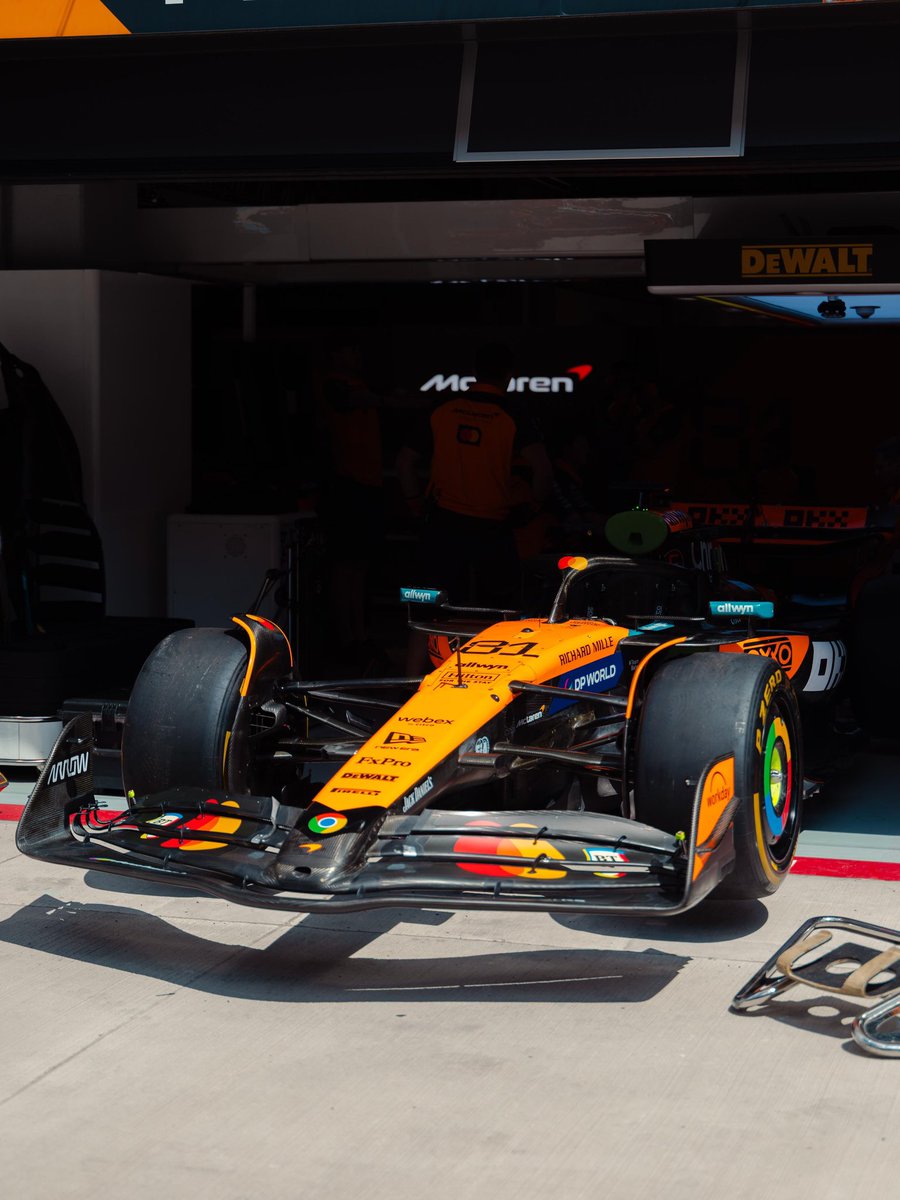Wakey, wakey 🤩

#McLaren | #HungarianGP 🇭🇺