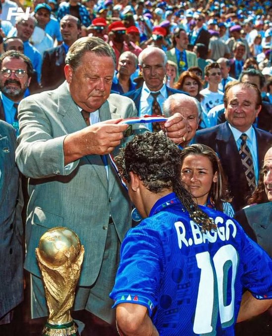 90sfootball's tweet photo. 1⃣9⃣9⃣4⃣ https://t.co/kjQheET5nb