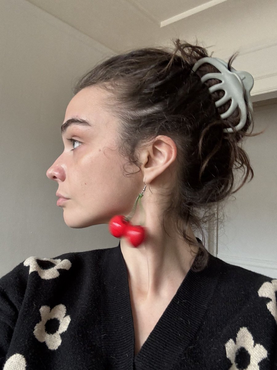 I have so many of these goddamn “checking my hair” photos in my phone