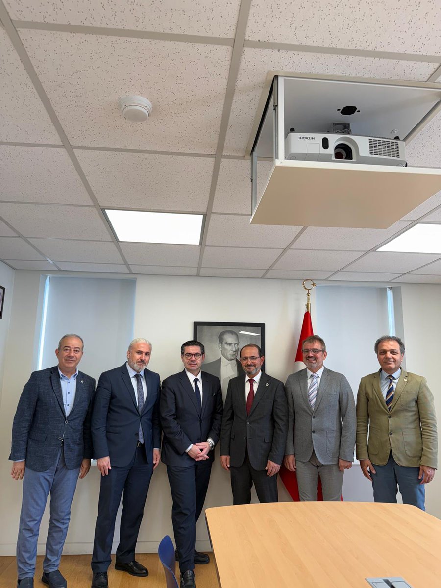 Türkiye in South Korea/주한튀르키예대사관 (@tc_seulbe) on Twitter photo Akademik işbirliğini geliştirmek üzere Güney Kore’yi ziyaret eden Yıldız Teknik Üniversitesi Rektörü Prof. Sayın Eyüp Debik ve beraberindeki öğretim görevlilerimizi Büyükelçiliğimizde ağırladık. Akademik işbirliğini geliştirmek üzere Güney Kore’yi ziyaret eden Yıldız Teknik Üniversitesi Rektörü Prof. Sayın Eyüp Debik ve beraberindeki öğretim görevlilerimizi Büyükelçiliğimizde ağırladık.