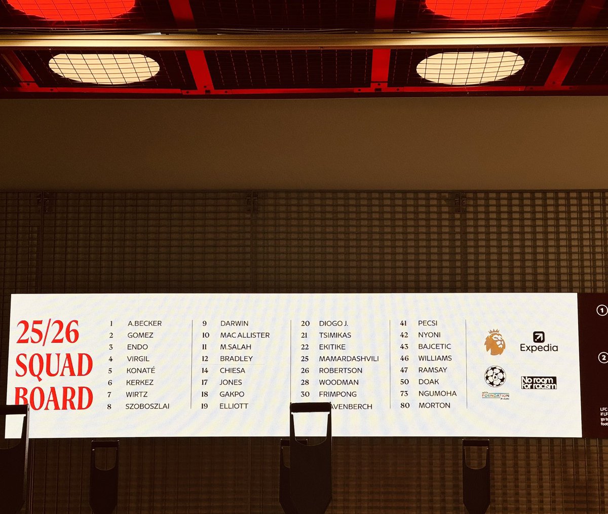 Les différents numéros de maillot pour la saison prochaine. 

Diogo Jota qui est toujours là, notre numéro 20 pour toujours. 🕊️