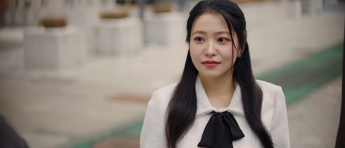 detailsedts's tweet photo. Jinwook saying goodbye to Jenna and handing her his name tag. The only thing missing from this farewell was a hug 😭😭🤧🤧

#BitchxRich #BitchxRich2Ep10 #kimYerim #KimMinKyu https://t.co/tHzyJ4Tpjr