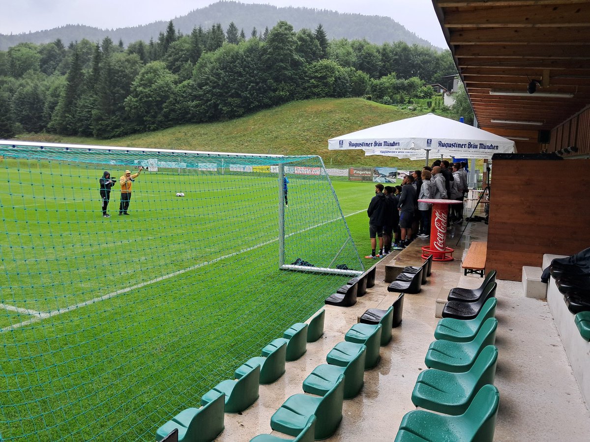 photo de dernier jour de stage sous la pluie autrichienne pour l'OL.