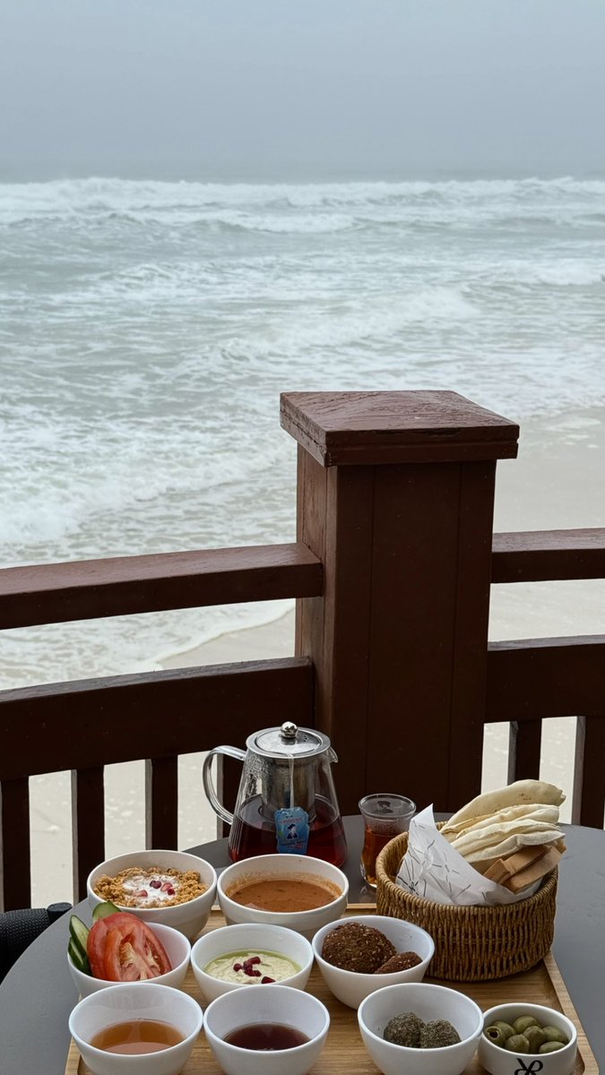 يا أغلى من الدنيا ومن كل الأماني 🤎'،