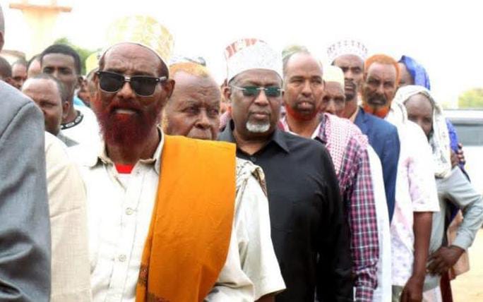SalmaIssa0's tweet photo. Guddiga Qaranka ayaa bilaabay diiwaangelinta codbixiyayaasha magaalada Xudur – tallaabo weyn oo qof walba fursad u helayo inuu codkiisa dhiibto oo mustaqbalkiisa dhisto 🗳️🇸🇴✨
#Somalia #Doorasho #Xudur #Diiwaangelin https://t.co/gTcXOUS1DN