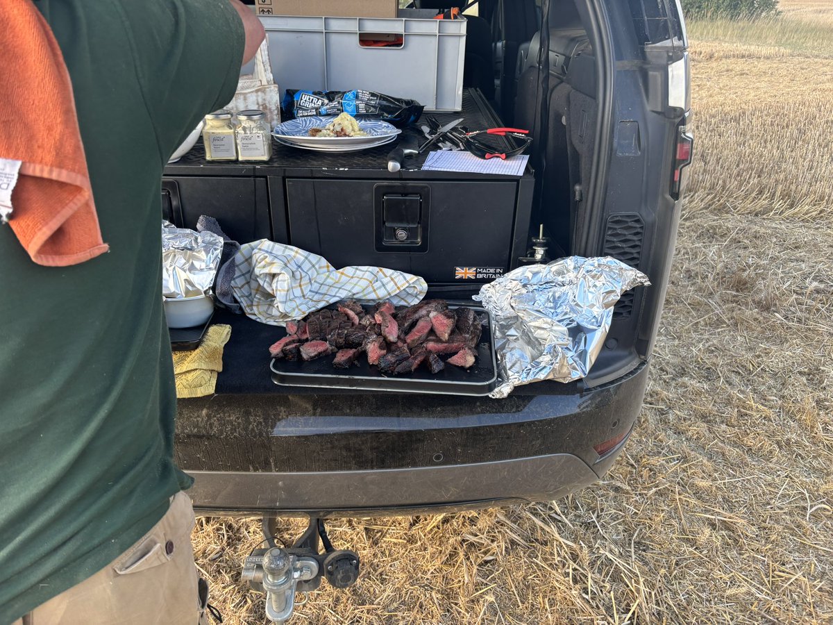 ChilderditchFms's tweet photo. Fuelling the army is just as important as fuelling the machines. Harvest breakfast and dinners going down very well #MarchingOn #Harvest25 https://t.co/2Doo8Pdvqj