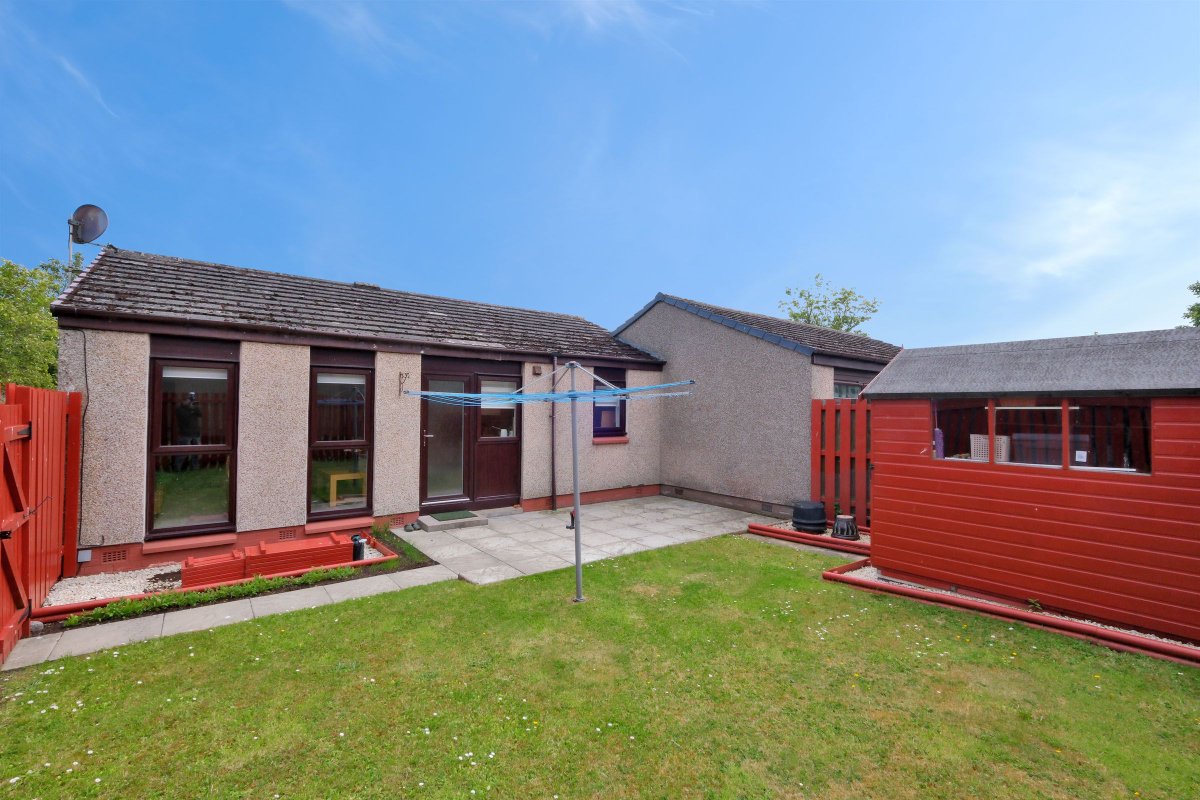 Peterkins (@peterkinsnews) on Twitter photo 🔔 Charming Semi-Detached Bungalow 🔔
🔑 9 Ninian Place, Portlethen, AB12 4QW
💷 Offers Over £120,000
More info: peterkins.com/property/9-nin…
Book a viewing:
📱 01224 428100
💻 propcen@peterkins.com
#Portlethen #Aberdeenshire #ForSale #Peterkins 🔔 Charming Semi-Detached Bungalow 🔔
🔑 9 Ninian Place, Portlethen, AB12 4QW
💷 Offers Over £120,000
More info: peterkins.com/property/9-nin…
Book a viewing:
📱 01224 428100
💻 propcen@peterkins.com
#Portlethen #Aberdeenshire #ForSale #Peterkins