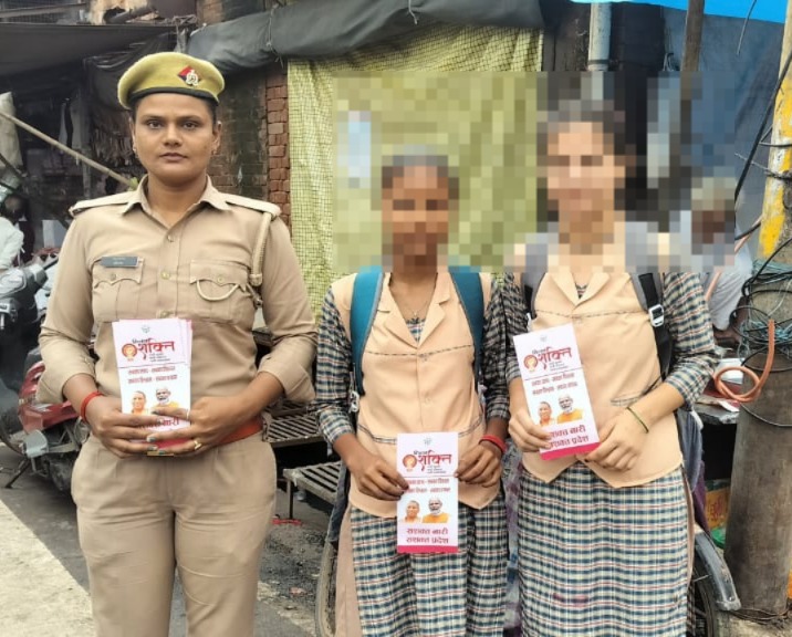 ETAWAH POLICE (@etawahpolice) on Twitter photo #Etawahpolice
#MissionShakti рдЕрднрд┐рдпрд╛рди рдХреЗ рддрд╣рдд рдорд┐рд╢рди рд╢рдХреНрддрд┐ рдореЛрдмрд╛рдЗрд▓ рджреНрд╡рд╛рд░рд╛ рд╕реНрдХреВрд▓реЛрдВ/рдХреЙрд▓реЗрдЬ/рд╕рд╛рд░реНрд╡0 рд╕реНрдерд╛рдиреЛрдВ рдкрд░ рднреНрд░рдордг рдХрд░ рдорд╣рд┐рд▓рд╛рдУрдВ/рдЫрд╛рддреНрд░рд╛рдУрдВ рдХреЛ рдорд╣рд┐рд▓рд╛ рд╕рдВрдмрдВрдзреА рдЕрдкрд░рд╛рдзреЛрдВ рд╕реЗ рдмрдЪрд╛рд╡, рд╕рд╛рдЗрдмрд░ рдЕрдкрд░рд╛рдз рддрдерд╛ рд╢рд╛рд╕рди рд╕реЗ рдЬрд╛рд░реА рд╣реЗрд▓реНрдкрд▓рд╛рдЗрди рдирдореНрдмрд░реЛрдВ рдХреА рдЬрд╛рдирдХрд╛рд░реА рджреЗрдХрд░ рдЬрд╛рдЧрд░реБрдХ рдХрд┐рдпрд╛ рдЧрдпрд╛ред #Etawahpolice
#MissionShakti рдЕрднрд┐рдпрд╛рди рдХреЗ рддрд╣рдд рдорд┐рд╢рди рд╢рдХреНрддрд┐ рдореЛрдмрд╛рдЗрд▓ рджреНрд╡рд╛рд░рд╛ рд╕реНрдХреВрд▓реЛрдВ/рдХреЙрд▓реЗрдЬ/рд╕рд╛рд░реНрд╡0 рд╕реНрдерд╛рдиреЛрдВ рдкрд░ рднреНрд░рдордг рдХрд░ рдорд╣рд┐рд▓рд╛рдУрдВ/рдЫрд╛рддреНрд░рд╛рдУрдВ рдХреЛ рдорд╣рд┐рд▓рд╛ рд╕рдВрдмрдВрдзреА рдЕрдкрд░рд╛рдзреЛрдВ рд╕реЗ рдмрдЪрд╛рд╡, рд╕рд╛рдЗрдмрд░ рдЕрдкрд░рд╛рдз рддрдерд╛ рд╢рд╛рд╕рди рд╕реЗ рдЬрд╛рд░реА рд╣реЗрд▓реНрдкрд▓рд╛рдЗрди рдирдореНрдмрд░реЛрдВ рдХреА рдЬрд╛рдирдХрд╛рд░реА рджреЗрдХрд░ рдЬрд╛рдЧрд░реБрдХ рдХрд┐рдпрд╛ рдЧрдпрд╛ред