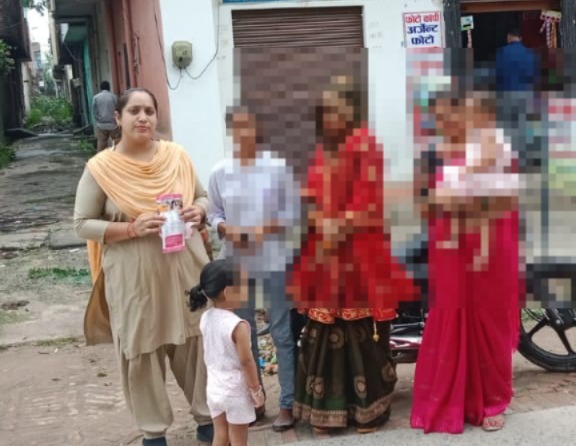 ETAWAH POLICE (@etawahpolice) on Twitter photo #Etawahpolice
#MissionShakti рдЕрднрд┐рдпрд╛рди рдХреЗ рддрд╣рдд рдерд╛рдирд╛ рдлреНрд░реЗрдгреНрдбрд╕ рдХрд╛рд▓реЛрдиреА рдкрд░ рдЧрдард┐рдд рдПрдиреНрдЯреА рд░реЛрдорд┐рдпреЛ рдЯреАрдо рджреНрд╡рд╛рд░рд╛ рд╕реНрдХреВрд▓реЛрдВ/рдХреЙрд▓реЗрдЬ/рд╕рд╛рд░реНрд╡0 рд╕реНрдерд╛рдиреЛрдВ рдкрд░ рднреНрд░рдордг рдХрд░ рдорд╣рд┐рд▓рд╛рдУрдВ/рдЫрд╛рддреНрд░рд╛рдУрдВ рдХреЛ рдорд╣рд┐рд▓рд╛ рд╕рдВрдмрдВрдзреА рдЕрдкрд░рд╛рдзреЛрдВ рд╕реЗ рдмрдЪрд╛рд╡, рд╕рд╛рдЗрдмрд░ рдЕрдкрд░рд╛рдз рддрдерд╛ рд╢рд╛рд╕рди рд╕реЗ рдЬрд╛рд░реА рд╣реЗрд▓реНрдкрд▓рд╛рдЗрди рдирдореНрдмрд░реЛрдВ рдХреА рдЬрд╛рдирдХрд╛рд░реА рджреЗрдХрд░ рдЬрд╛рдЧрд░реБрдХ рдХрд┐рдпрд╛ рдЧрдпрд╛ред #Etawahpolice
#MissionShakti рдЕрднрд┐рдпрд╛рди рдХреЗ рддрд╣рдд рдерд╛рдирд╛ рдлреНрд░реЗрдгреНрдбрд╕ рдХрд╛рд▓реЛрдиреА рдкрд░ рдЧрдард┐рдд рдПрдиреНрдЯреА рд░реЛрдорд┐рдпреЛ рдЯреАрдо рджреНрд╡рд╛рд░рд╛ рд╕реНрдХреВрд▓реЛрдВ/рдХреЙрд▓реЗрдЬ/рд╕рд╛рд░реНрд╡0 рд╕реНрдерд╛рдиреЛрдВ рдкрд░ рднреНрд░рдордг рдХрд░ рдорд╣рд┐рд▓рд╛рдУрдВ/рдЫрд╛рддреНрд░рд╛рдУрдВ рдХреЛ рдорд╣рд┐рд▓рд╛ рд╕рдВрдмрдВрдзреА рдЕрдкрд░рд╛рдзреЛрдВ рд╕реЗ рдмрдЪрд╛рд╡, рд╕рд╛рдЗрдмрд░ рдЕрдкрд░рд╛рдз рддрдерд╛ рд╢рд╛рд╕рди рд╕реЗ рдЬрд╛рд░реА рд╣реЗрд▓реНрдкрд▓рд╛рдЗрди рдирдореНрдмрд░реЛрдВ рдХреА рдЬрд╛рдирдХрд╛рд░реА рджреЗрдХрд░ рдЬрд╛рдЧрд░реБрдХ рдХрд┐рдпрд╛ рдЧрдпрд╛ред