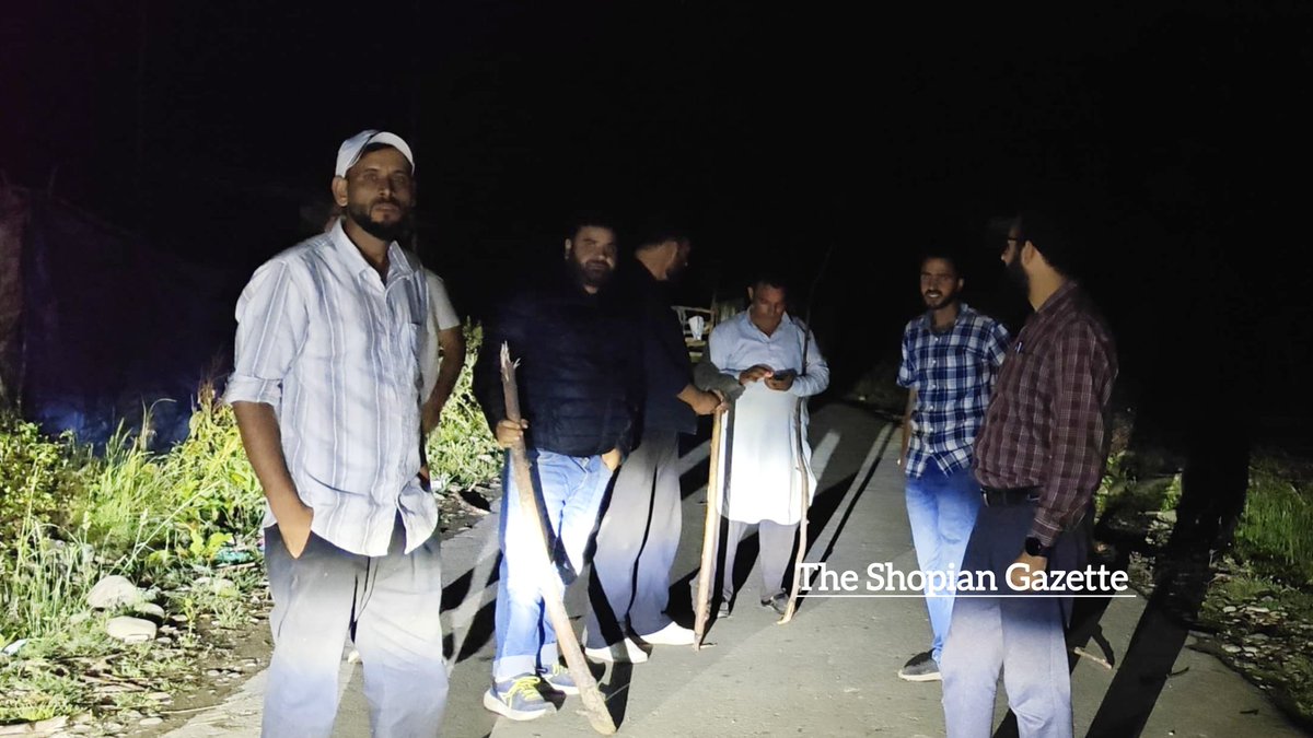 Night Patrolling to Curb Illegal Mining in <a href="/DistrictShopian/">District Shopian</a> <a href="/shishrgupta/">Shishr Gupta</a>
Acting on specific inputs regarding illegal mining, night patrolling was conducted at multiple locations across Shopian district. The drive was led by Deputy Commissioner Mr. Shishir Gupta (IAS)
(1/3)