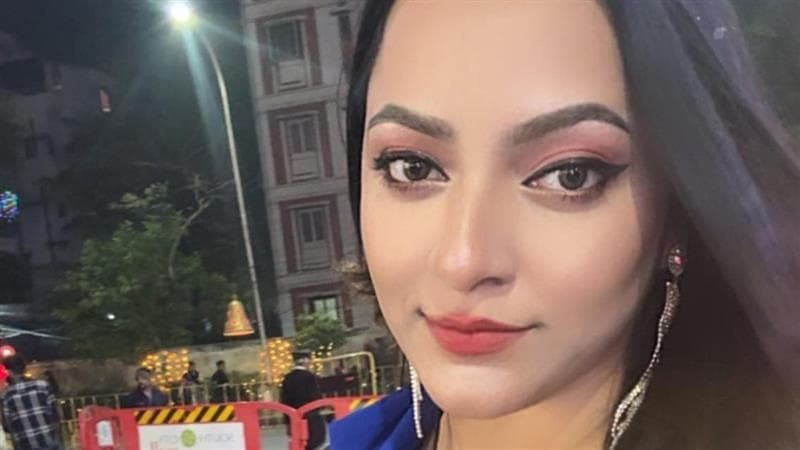 BIG NEWS 🚨 Bangladeshi model Shanta Pal arrested in Kolkata.

Anti-rowdy squad of Kolkata Police arrested her.

POLICE FOUND DURING THE SEARCH --

Multiple Bangladeshi passports issued in her name

Employee ID card of Regent Airways (Bangladesh)

Admit card for secondary