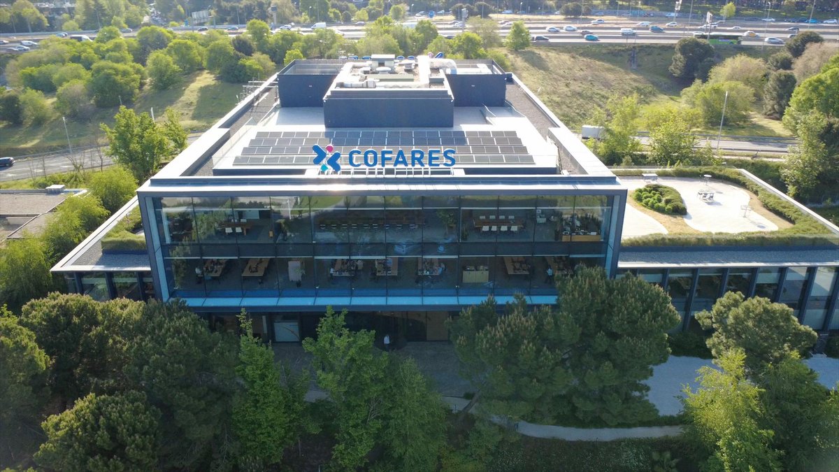 Cofares refuerza su infraestructura energética con 1.610 kW de potencia solar. Una medida que permitirá reducir hasta 402 toneladas de CO₂ al año. 🔗bit.ly/45wKxPO #EnergíaRenovable #FarmaciaComunitaria