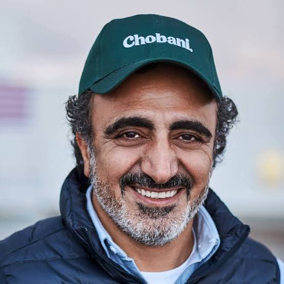 Fenerbahçe'ye sponsor olan Chobani yoğurdu sahibi Hamdi Ulukaya'nın "Türkiyeliyim" sözlerine tepki gösteren,
İlber Ortaylı: 

"Daha yaptığın yoğurdun cinsine karar verememişken bizim cinsimize karar verip Türkiyeli diyorsun.
Gelmiş Türkiyeli diyor. 
Güzel iş yaptınız ama çizmeyi
