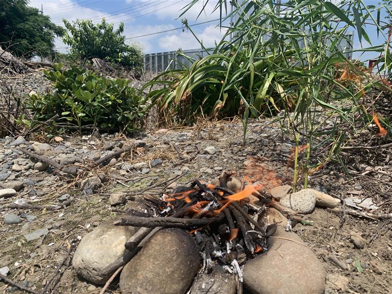 nextread_inc's tweet image. 月曜日、おはようございます🍧

先月の #七夕、NRメンバーは #PowerApps で作成したデジタル短冊に願い事を書き込みました🎋
今年も🌾さんが、短冊を印刷してお庭でお焚き上げし、天に届けてくれました✨このイベント、すっかりNRの恒例行事となりました。皆の願い事が叶いますように💫