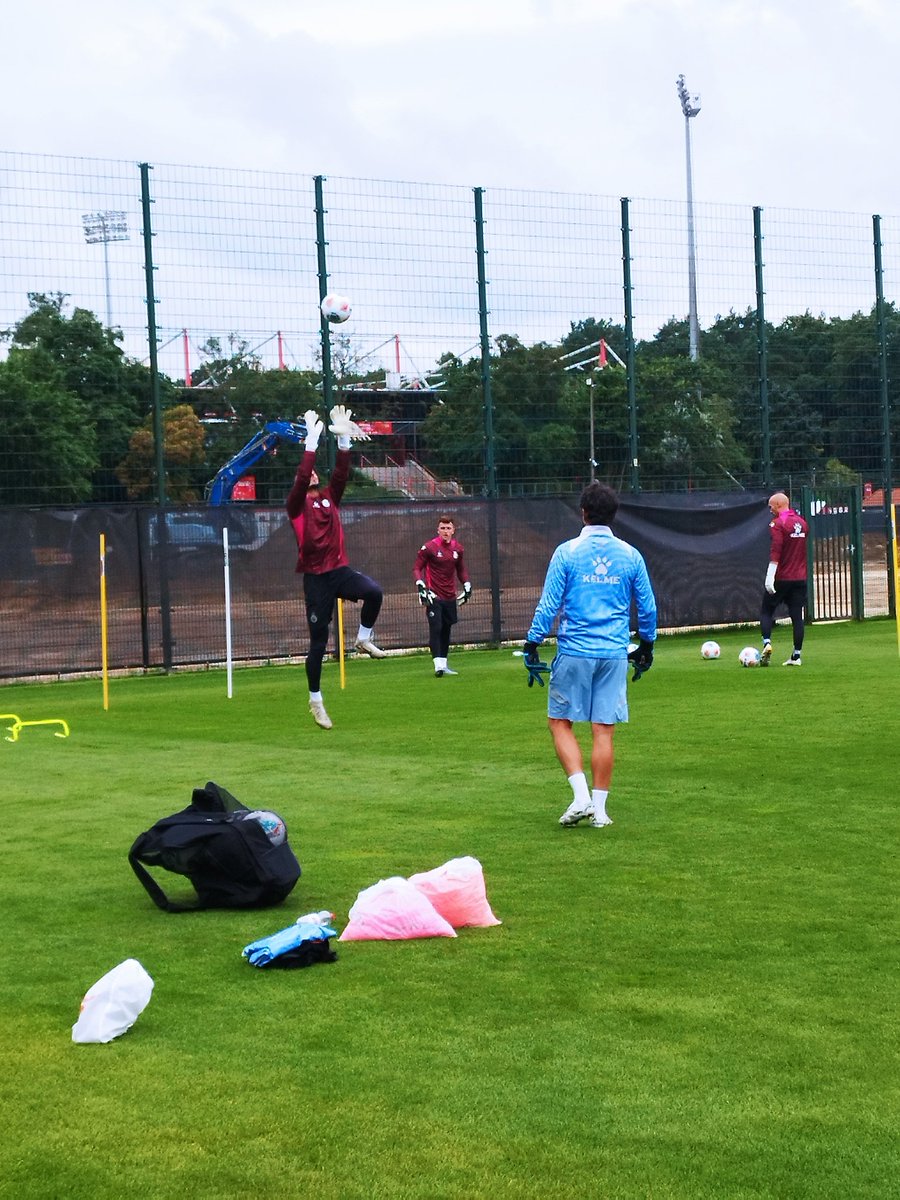 oriolvidal23's tweet photo. Ja s'entrena l'#rcde al costat de l'Stadion An der Alten Försterei. Misteris per resoldre abans de jugar contra l'@fcunion. #TNTV3 @esport3 https://t.co/xXZoBENL7K