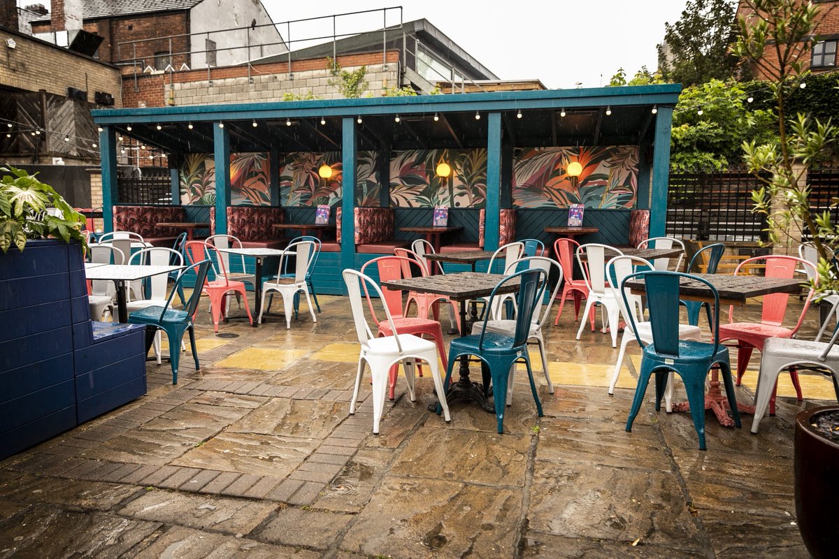 PDSDesignBuild's tweet image. A bold new look for the beer garden at Slug &amp;amp; Lettuce in Lincoln, delivered for Stonegate.

A big thank you to Rosie Samuels at Stonegate, designer Matthew Fletcher at Fusion by Design, and James Houlsby and the site team for leading the way on site and bringing this to life.