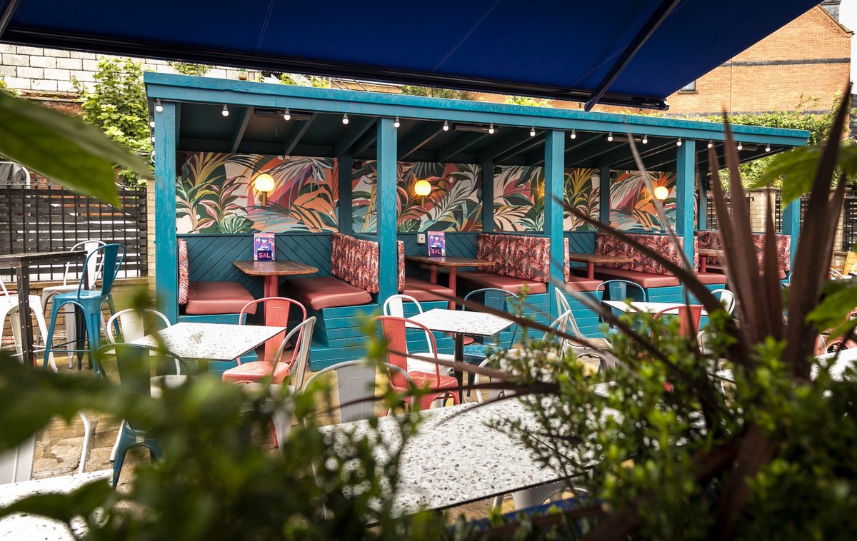 PDSDesignBuild's tweet image. A bold new look for the beer garden at Slug &amp;amp; Lettuce in Lincoln, delivered for Stonegate.

A big thank you to Rosie Samuels at Stonegate, designer Matthew Fletcher at Fusion by Design, and James Houlsby and the site team for leading the way on site and bringing this to life.