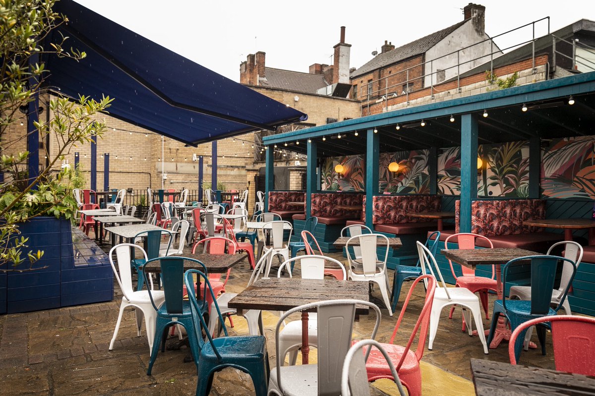 PDSDesignBuild's tweet image. A bold new look for the beer garden at Slug &amp;amp; Lettuce in Lincoln, delivered for Stonegate.

A big thank you to Rosie Samuels at Stonegate, designer Matthew Fletcher at Fusion by Design, and James Houlsby and the site team for leading the way on site and bringing this to life.