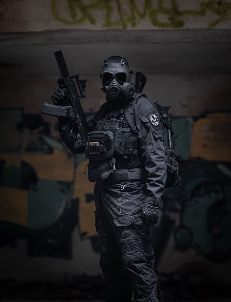 Yakedausa's tweet photo. You hear footsteps. You don't panic. You adjust your sling.
Urban ops. Black loadout. Full control.
📍collaboration with @invisible.tommy (IG) — tactical content creator &amp; airsoft operator bringing the game to life, frame by frame.

🎯 Vest（YKD-088）: https://t.co/RP6yhYCldS https://t.co/NZ0CE6TPtU