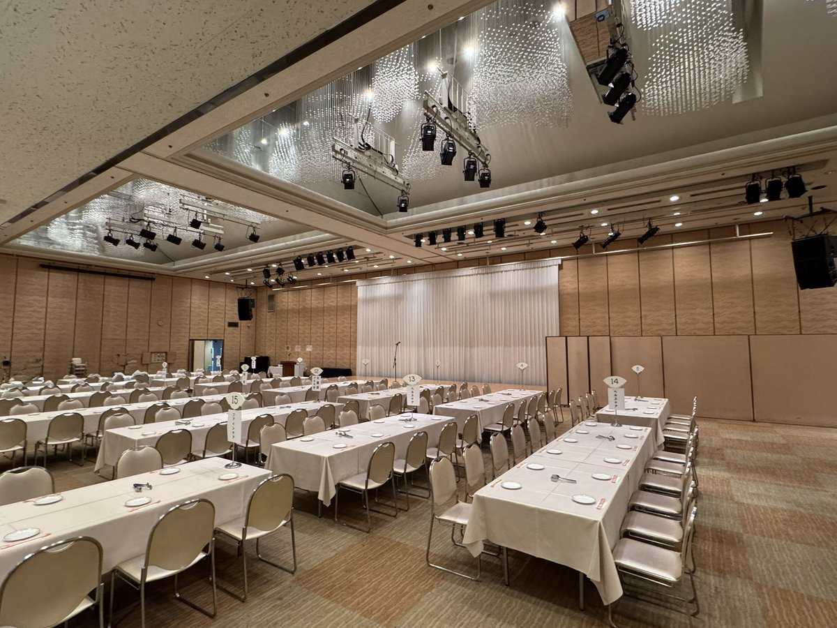 ShinyaAk1's tweet photo. 今日、明日はトキハ会館ビアホールに出演✨
大分市内も祭りで賑わってます🏮 https://t.co/2TkyH8OMgH