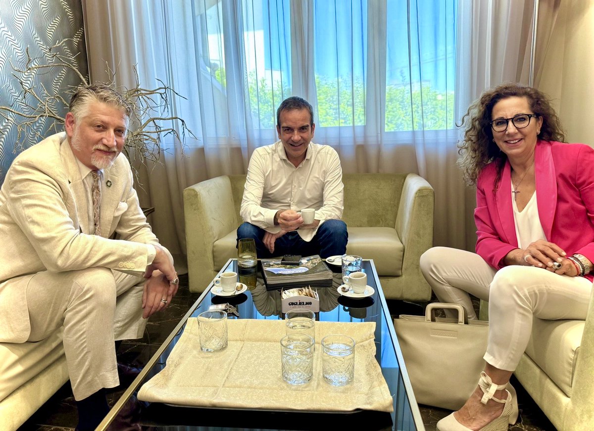 A Catanzaro Lido con il ministro della Cultura, <a href="/AlessGiuli/">Alessandro Giuli</a>, e con il sottosegretario all’Interno, Wanda Ferro. La Calabria prima di ogni altra cosa 💪🏻🇮🇹