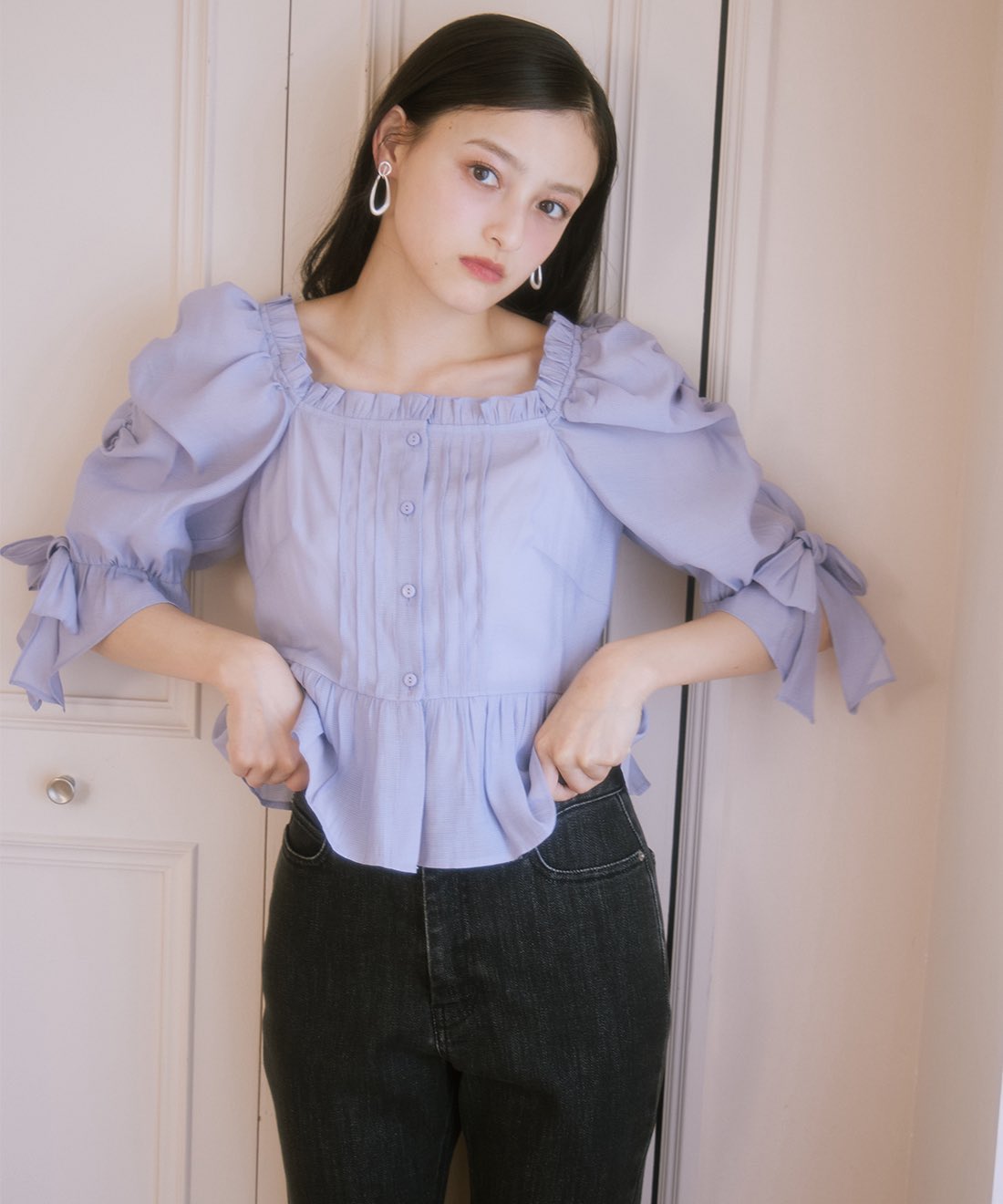 予約商品/LILLIAN CARAT リリアンカラット リボンスリーブピンタックブラウス 45518108 8月上〜9月上入荷予定  25FW 2025秋冬 キャンセル返品不可 リボンスリーブピンタックブラウス｜PETAL ONLINE（ペタル