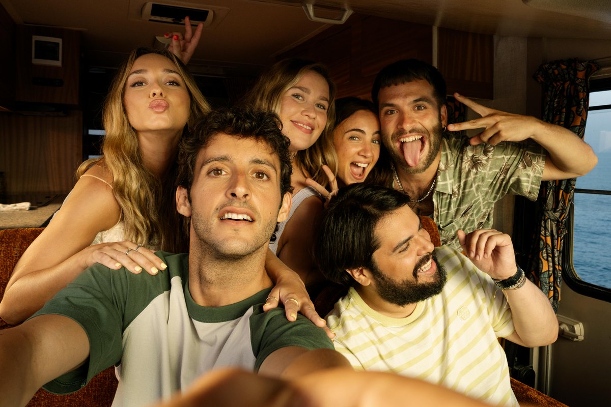 El rodaje de ‘Toda la verdad de mis mentiras’, basada en la novela de Elísabet Benavent, ha terminado.
🚐 Esta historia empieza con una despedida de soltera en una caravana. ¿Cómo acaba? Próximamente, solo en Netflix.

La miniserie cuenta con Daniel Ibáñez (Marín), Itziar Manero