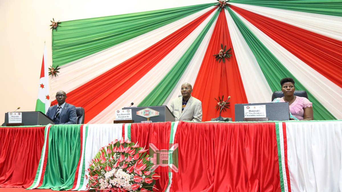 1/n Sous l'égide du Très Honorable Gelase Daniel Ndabirabe, Président de l'Assemblée nationale, l'<a href="/nshingamateka/">Inama Nshingamateka</a> a procédé, ce vendredi 1er août 2025, à l'ouverture solennelle de la session parlementaire ordinaire d'août 2025, conformément à l'article 179 de la Constitution du
