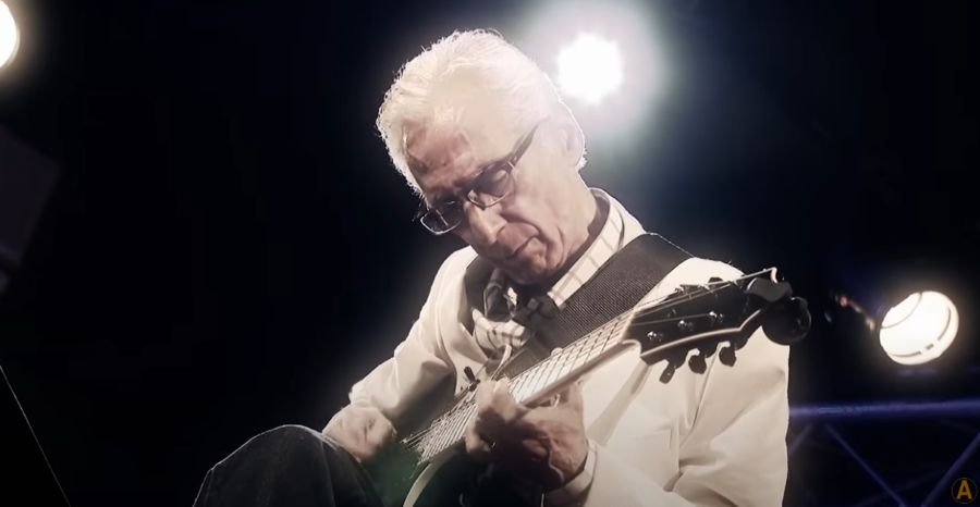 Pat Martino a réappris la guitare après avoir perdu la mémoire. Son parcours inspire la recherche sur le cerveau, la créativité et l’improvisation ! Plus d’infos : tinyurl.com/26q8u8h8
#PatMartino #ProjetMartino #Jazz #Musique #Cerveau #Neuroplasticité #Créativité #Flow