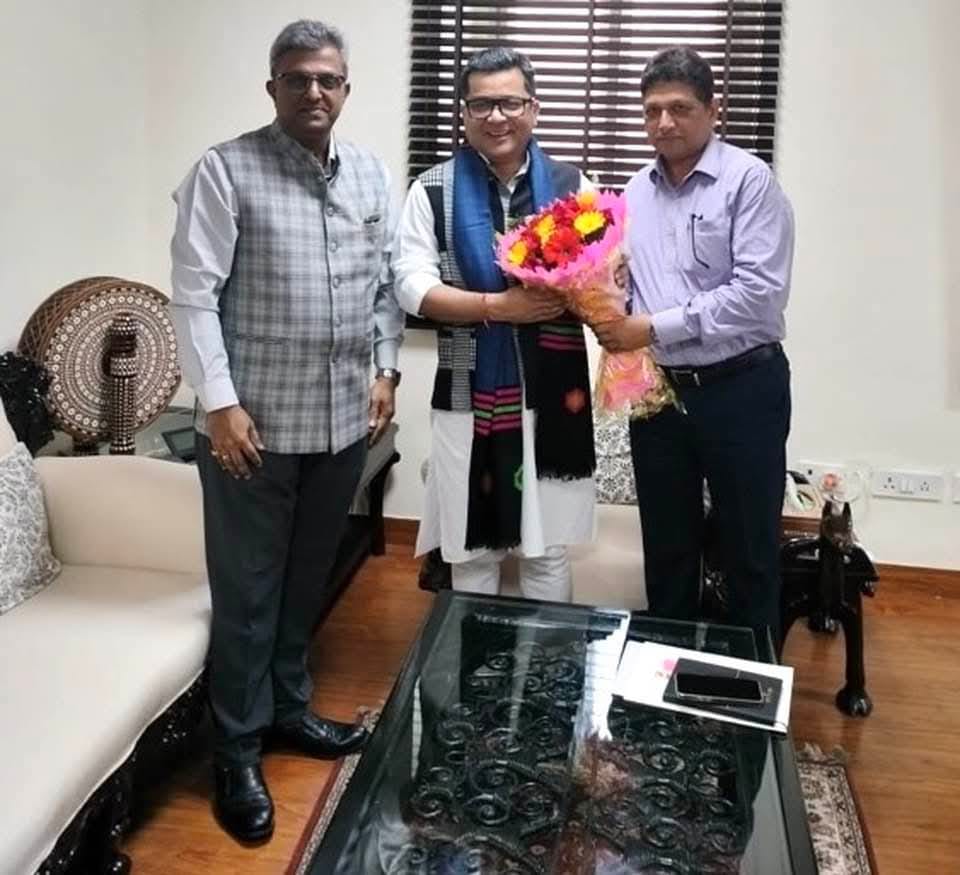 ShomeMihir's tweet image. 🧵 A key step to globalize Indian handlooms! MoS @PmargheritaBJP led a fruitful meeting with @HEPC_India on boosting exports &amp;amp; global recognition for our weavers &amp;amp; artisans. 🇮🇳🌍 #HandloomIndia #MakeInIndia #TextileDiplomacy #PabitraMargherita #AssamWeavers #BJP