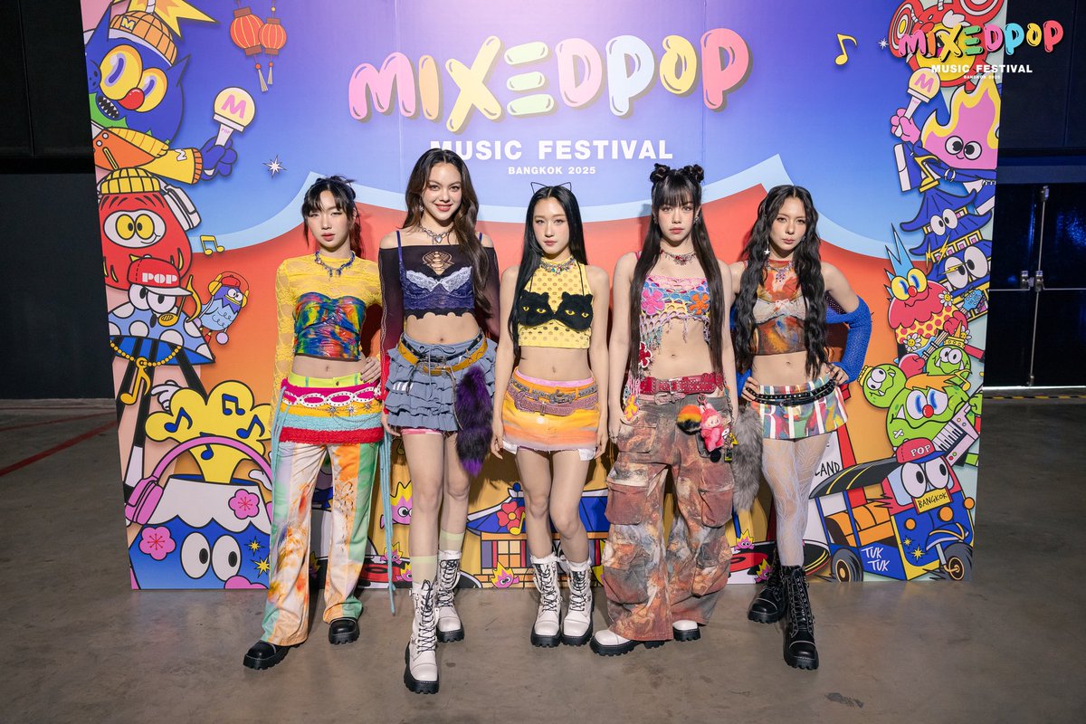 MIXEDPOPFest's tweet photo. 🗓️ @oneoreight__
🪭 @4eveOfficial
⚔ @viisofficial
🌻 @ZOLARofficialTH
#MIXEDPOPBANGKOK2025
#MIXEDPOPMUSICFESTIVAL
#MIXEDPOP2
#RSSHOWBiZ https://t.co/teEQ1ngBFI