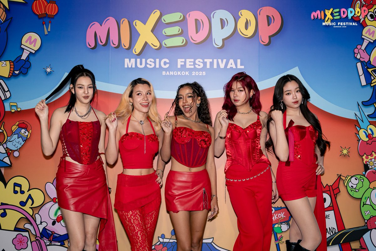 MIXEDPOPFest's tweet photo. 💖 @mxfruit_ilylab
🤍 @NEVONEofficial_
💘 @Alala_WhiteFox
💫 @thxofficial_
#MIXEDPOPBANGKOK2025
#MIXEDPOPMUSICFESTIVAL
#MIXEDPOP2
#RSSHOWBiZ https://t.co/8n70e3Tfy6