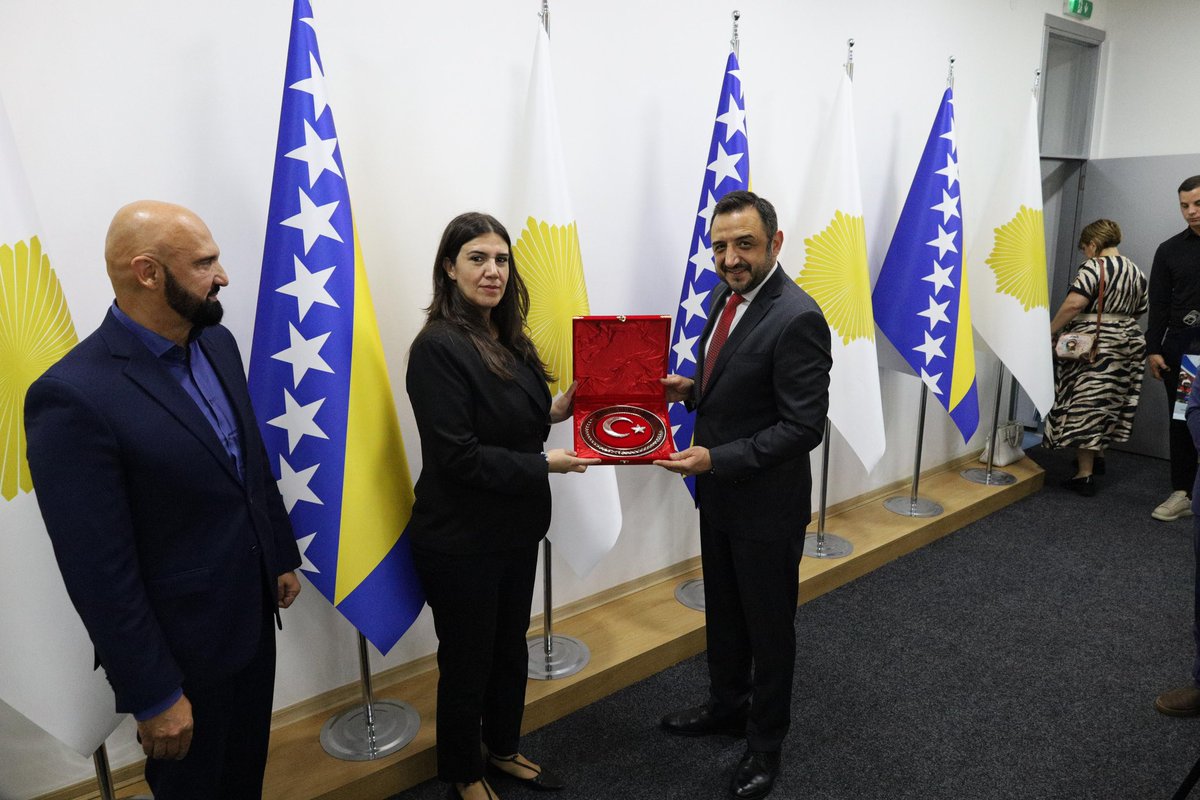 Emniyet Genel Müdürlüğümüz, Bosna-Hersek Federasyonu İçişleri Bakanlığı ve TİKA’nın işbirliğinde yürütülen “Uluslararası Polis Eğitimi İşbirliği Projesi" kapsamında Aile İçi ve Kadına Karşı Şiddetle Mücadele Eğitimi’nin sertifika törenini Bosna-Hersek Federasyonu İçişleri Bakanı