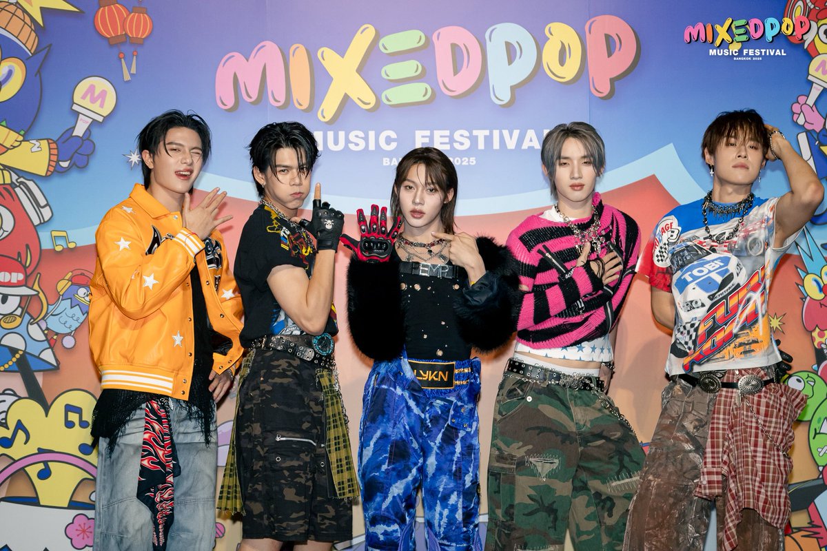 MIXEDPOPFest's tweet photo. 🐺 @LYKNofficial
🎲 @DICE_SONRAY
🧩 @perses_official
❤️🔥 @POLARIX1228
#MIXEDPOPBANGKOK2025
#MIXEDPOPMUSICFESTIVAL
#MIXEDPOP2
#RSSHOWBiZ https://t.co/bGBg0Chajx
