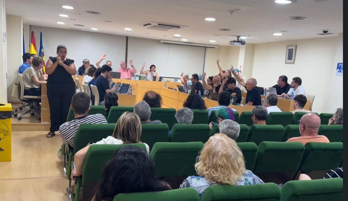 🔴Marian Val, portavoz de Compromís en Paiporta, cobrará más de 3.000€ al mes tras el pacto con los socialistas.

⏫Val cobrará un 75% más que su antecesor, llegando a los 42.561€ anuales.

⏫El alcalde, Vicent Císcar, cobrará un 200% más en asistencias, hasta 21.000€ al año.