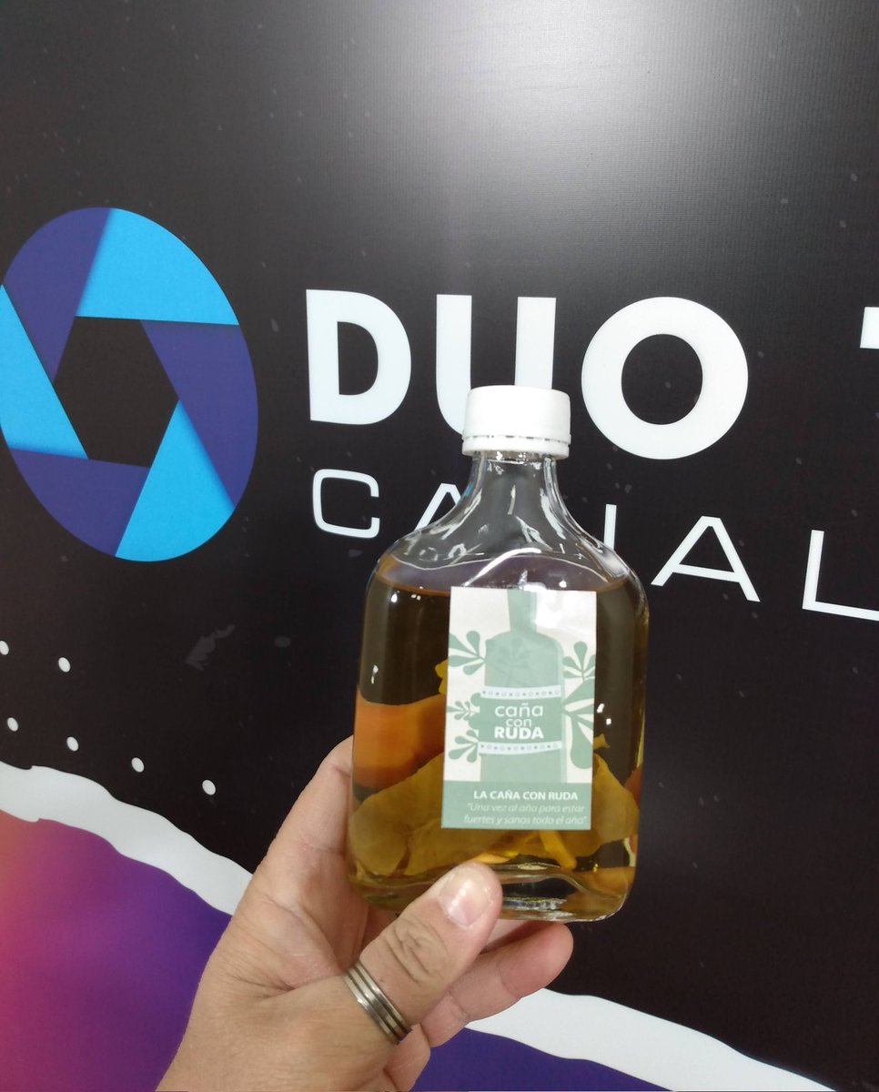 Como cada año, cumplimos la tradición de la #cañaconruda para espantar los males y atraer lo bueno! Es hoy! #1deagosto #diadelapachamama Arrancando Agosto en #DuoTVCanal5 Salud!!
