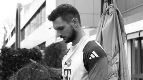 💔Sven Ulreich a annoncé via Instagram que son fils Len, âgé de 6 ans, est décédé il y a quelques semaines après une longue et grave maladie.

Force et courage à la famille dans cette épreuve terrible que personne ne veut vivre 🙏🕊️ #FCBayern