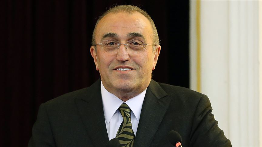 Galatasaray’ın başlattığı kampanyaya ilk büyük destek Abdurrahim Albayrak’tan geldi. 

Tam 200 adet Osimhen kutusu alarak startı verdi. “500 kişi bulursak 1 milyar TL eder” diyor! (Serhan Türk)
