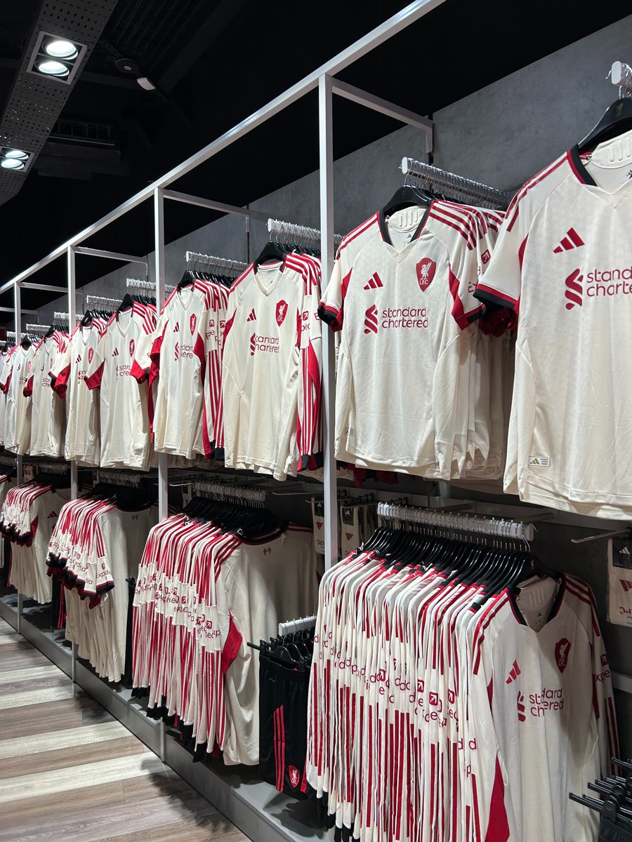 Liverpool_ONE's tweet image. 🔴 The wait is over!

The brand new LFC kit has landed, and you can get your hands on it now at the Official @LFC Store at Liverpool ONE ❤

📍 LFC, Upper South John Street